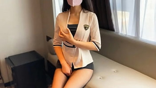 A female massage technician in a high-end club, the cheating client is fascinated by being drilled and shouts how cool it is, you can ask her out after watching the title