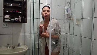 Sarah Rosa │ Washing the Bathroom