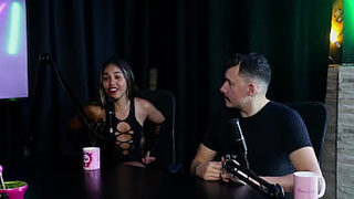 She had a bad experience at the nightclub that Fábio Porchat frequented, Miss Butt Ass helped her gain more credibility and she won the Miss Sympathy contest - Casal Kaliente (SHEER RED)