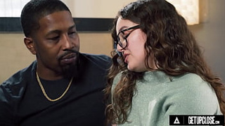 UP CLOSE - Pretty Leana Lovings Absolutely Wants Isiah Maxwell's Enormous Penis Inside Her! JIZZ ON BEHIND