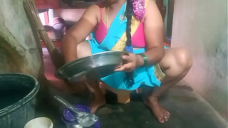 Indian alluring aunty plate cleaning sex tape